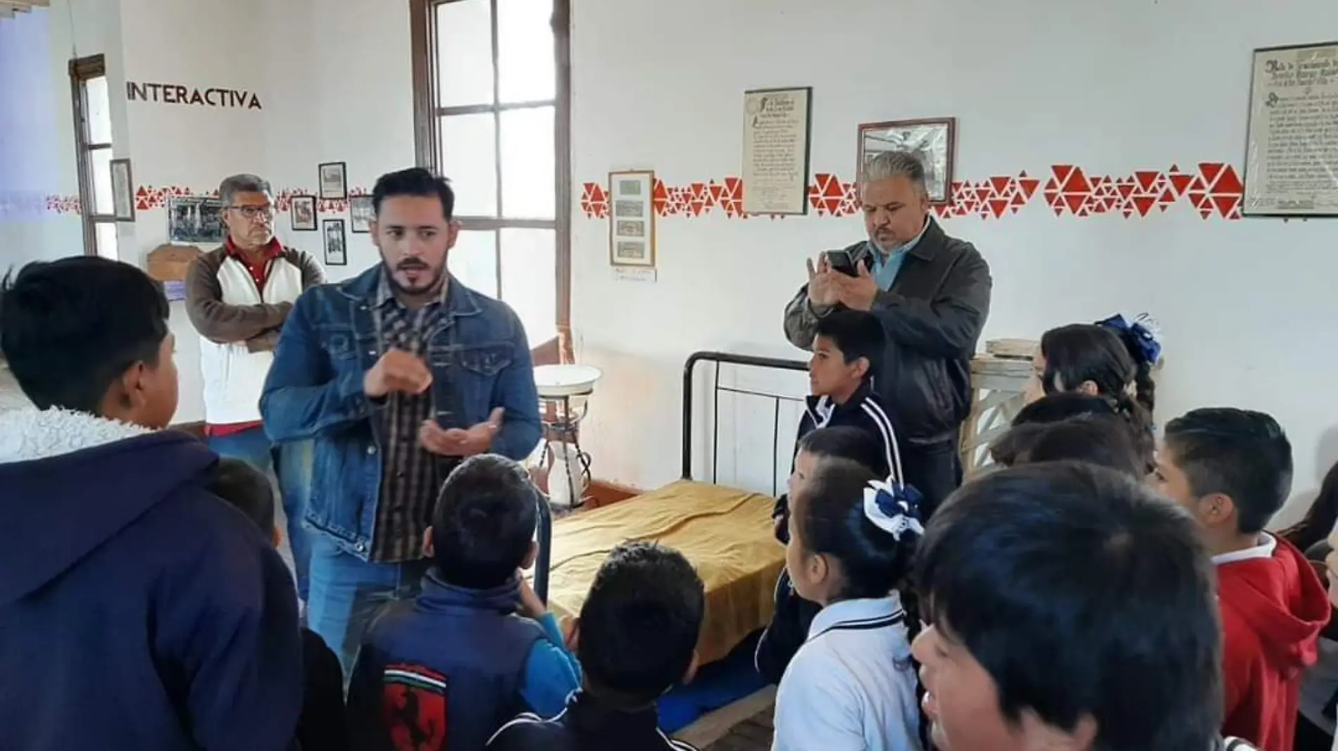 32 Niños y niñas recorren el museo de la Laguna del Caimán